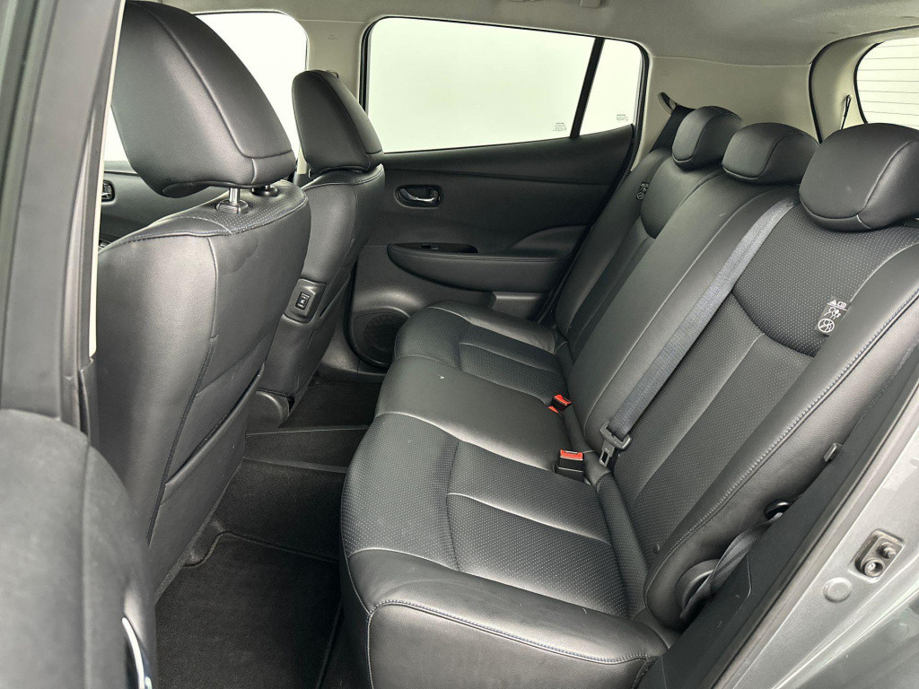 Nissan Leaf business edition 30 kwh | navigatie | leder | stoel + stuurverw