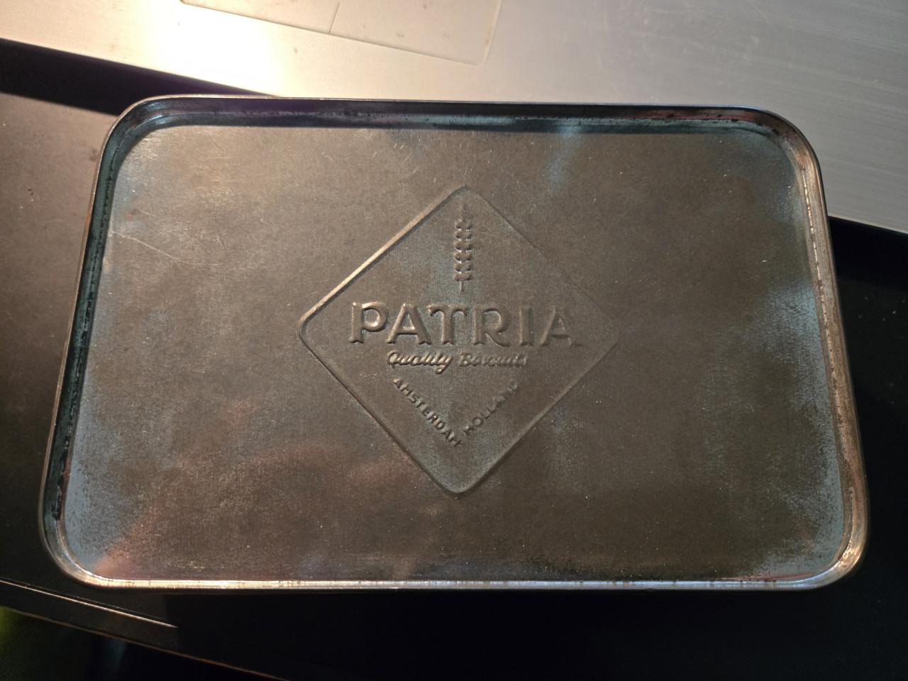 Vintage koektrommel Patria, blauw-witte Delftse molens Hollands tafereel.