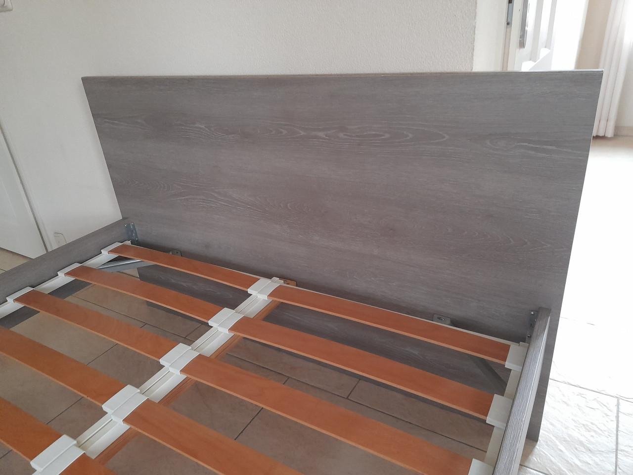 140 x 200  bed (in goede nette staat )