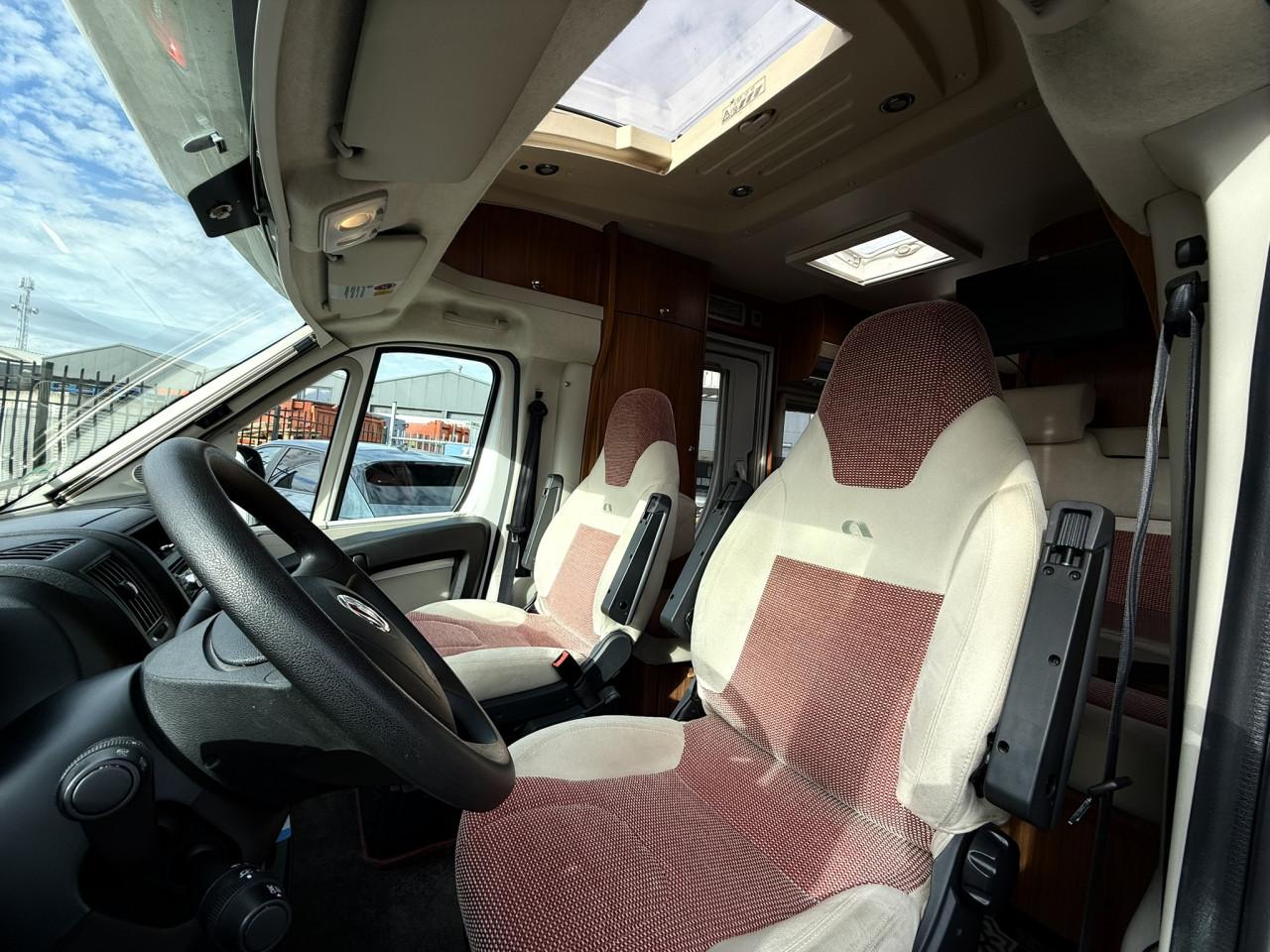 Adria Compact SL - Compacte camper vol comfort en vrijheid! jaar apk, beurt