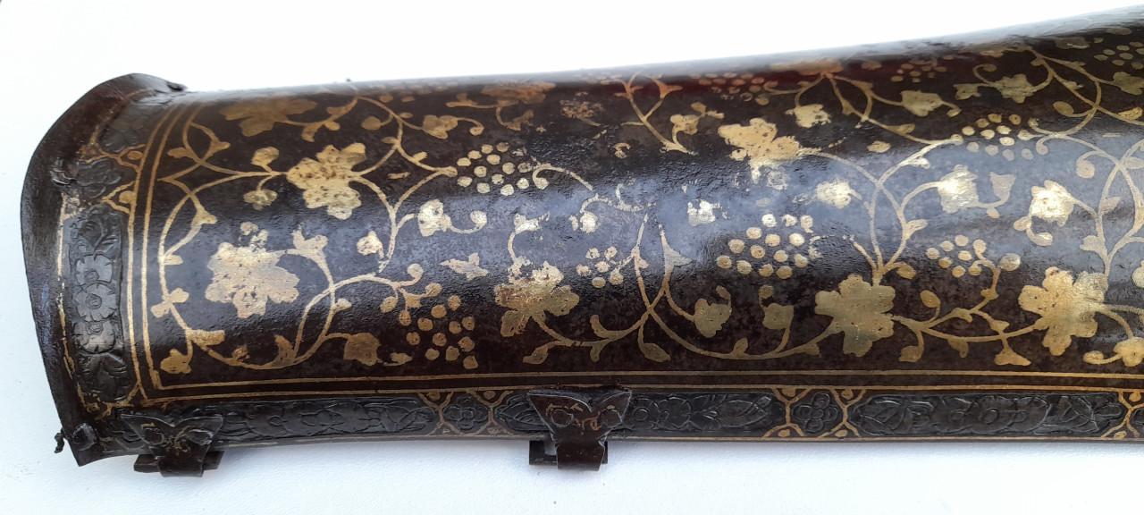 Bazuband. Perzische armbesherming. 19e eeuw.