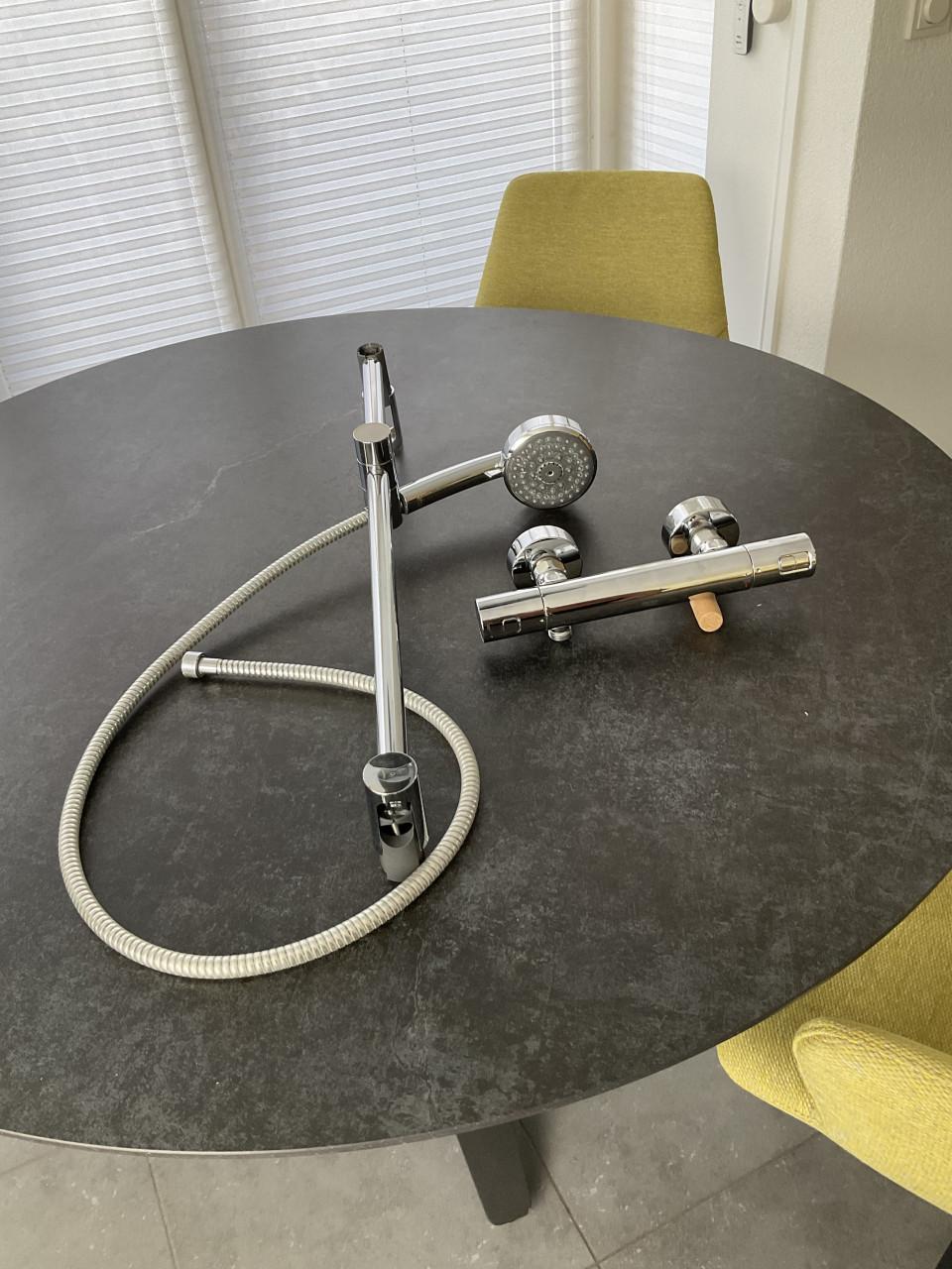 Douchekraan en wastafelkraan