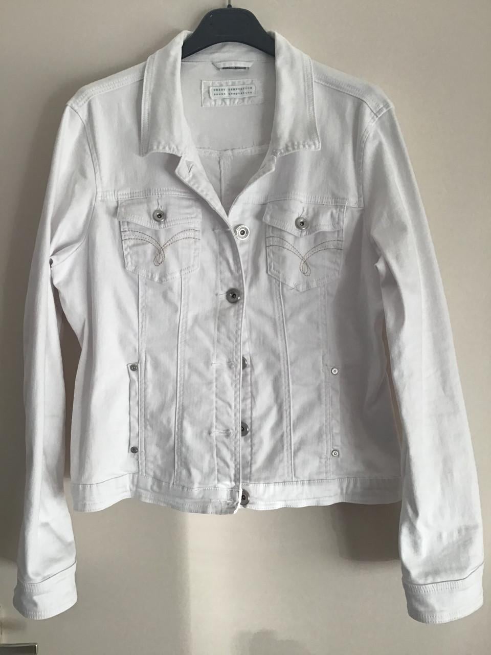 Wit spijkerjasje