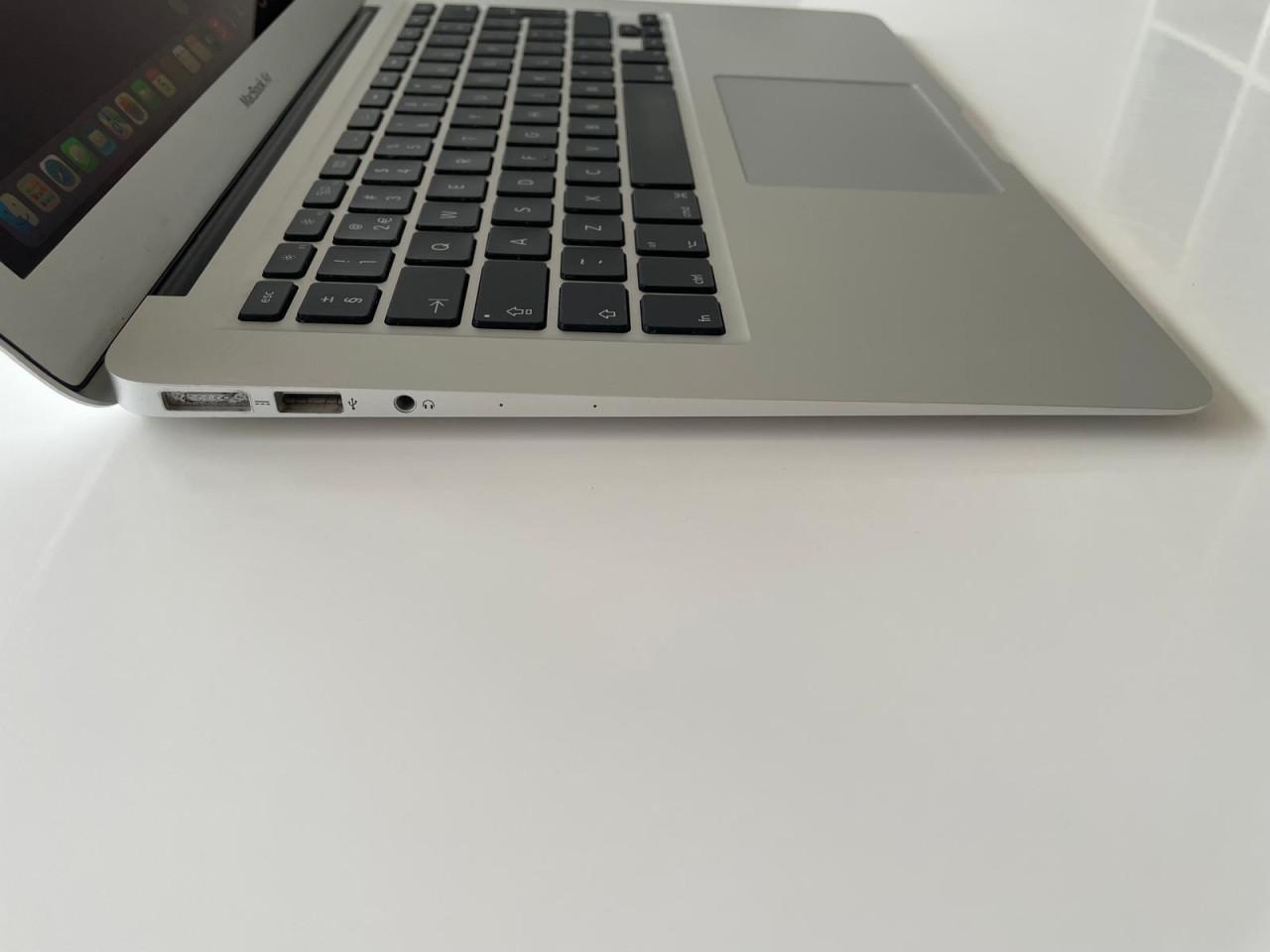 Macbook - met SSD, Office pakket, tas en nieuwe accu