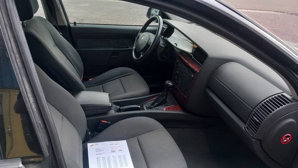 Opel Omega 2.2 16V Business Edition sedan automaat !!!! bj:2002 airco