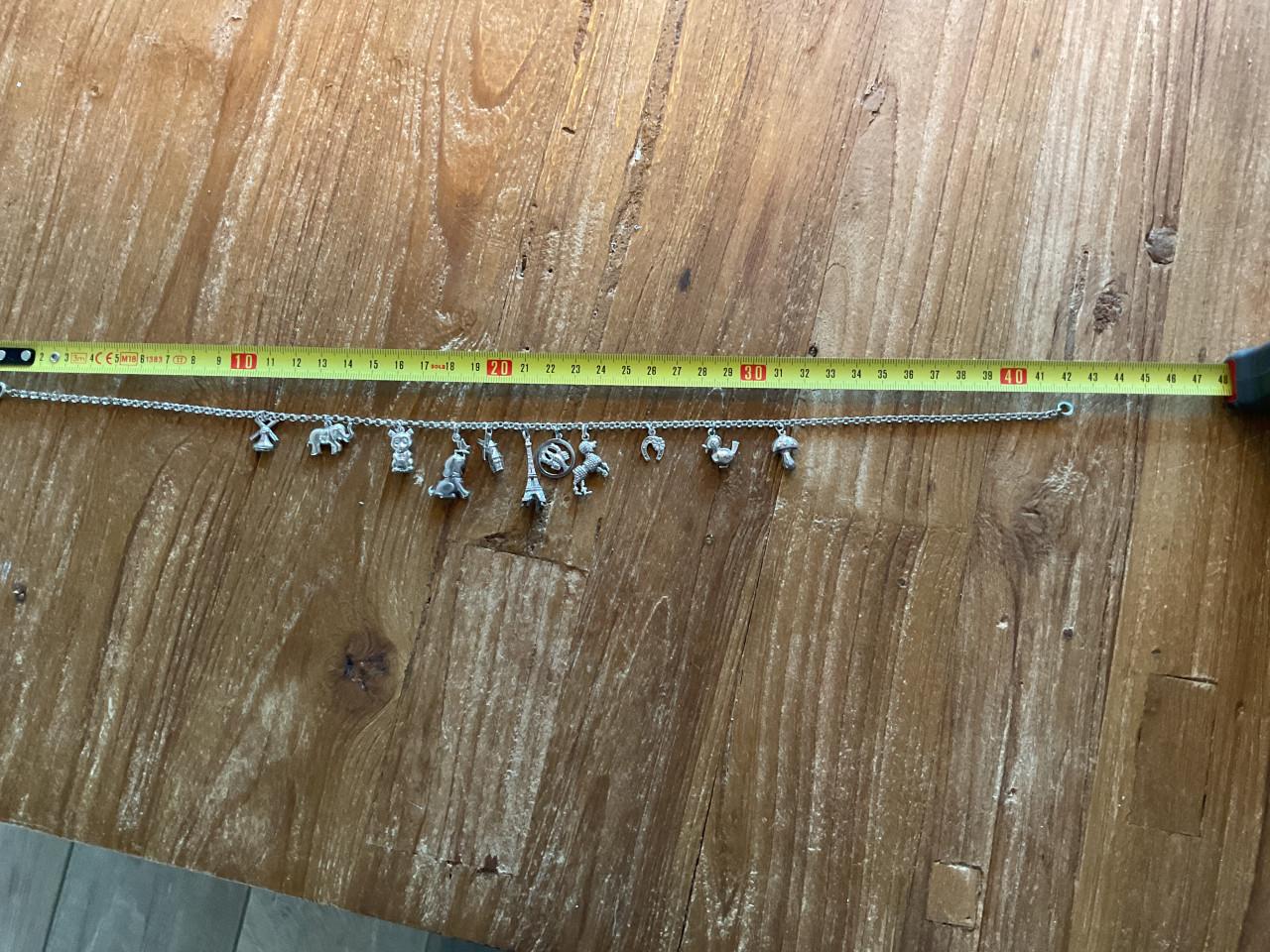 Zilveren bedelketting met 11 bedels o.a. de Eifeltoren