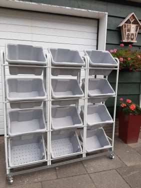 REK OP WIELEN MET REM EN 12  LOSSE KUNSTSTOF BAKKEN