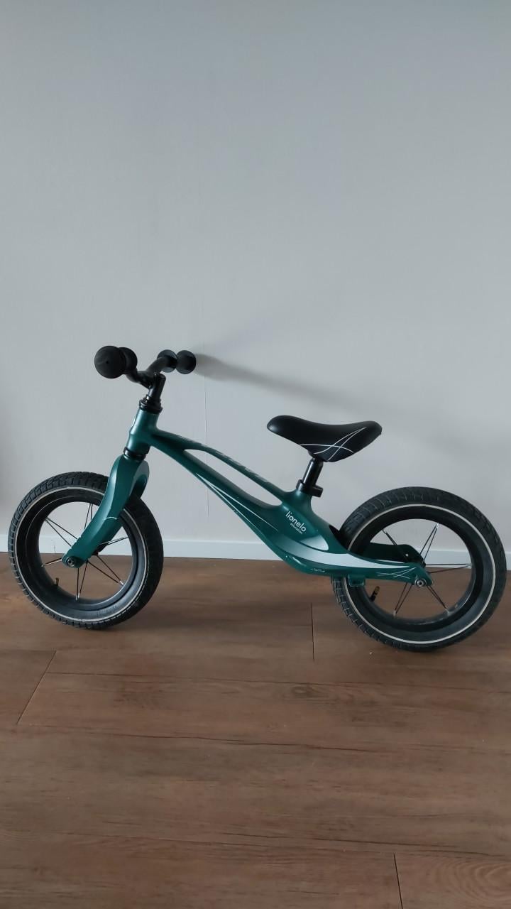 Groene loopfiets lionelo bart air