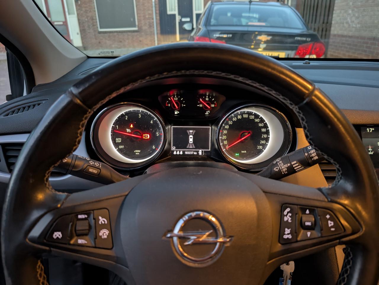 Opel Astra 1.6 Cdti 81KW 5D 2017 Wit met trekhaak