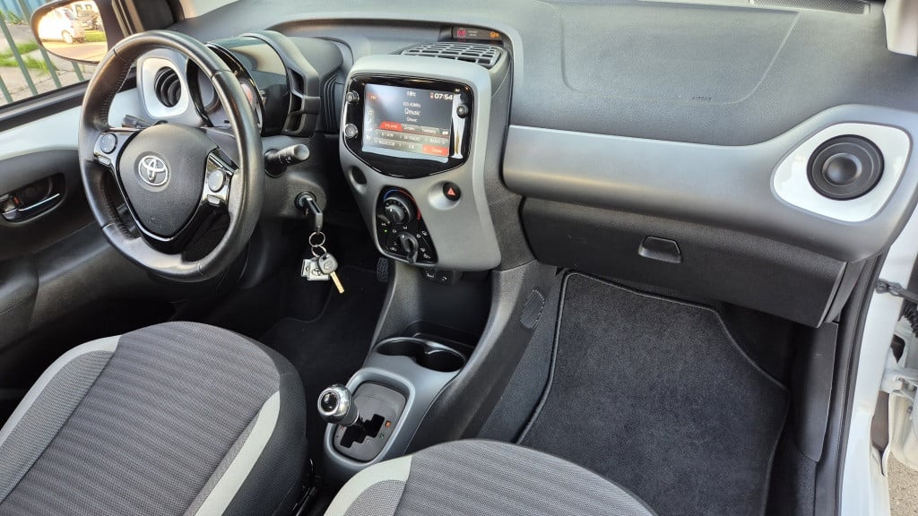 Toyota Aygo 1.0 vvt-i x-cite*automaat*airco*camera*apple-carplay*android*