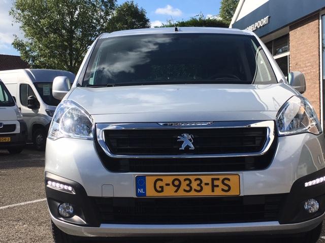 Peugeot Partner tepee 1.2 110pk active | trekhaak | apple carplay | airco |