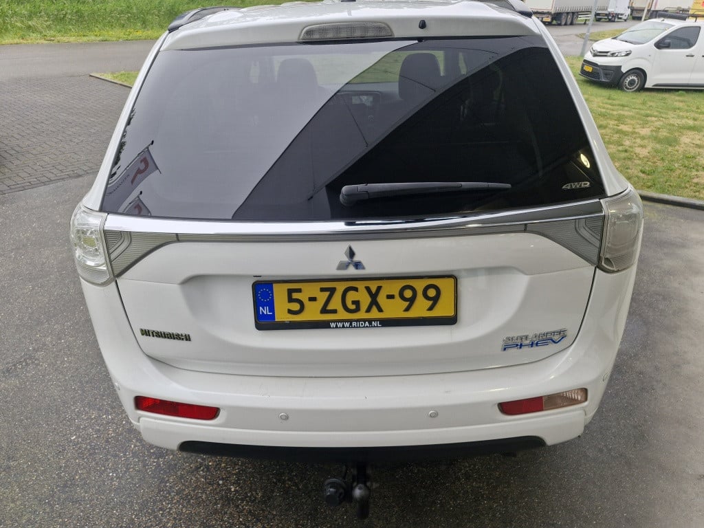 Mitsubishi Outlander 2.0 phev instyle+
