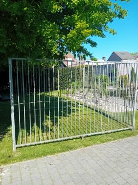 Honde kennel 3×3 m met draaideur