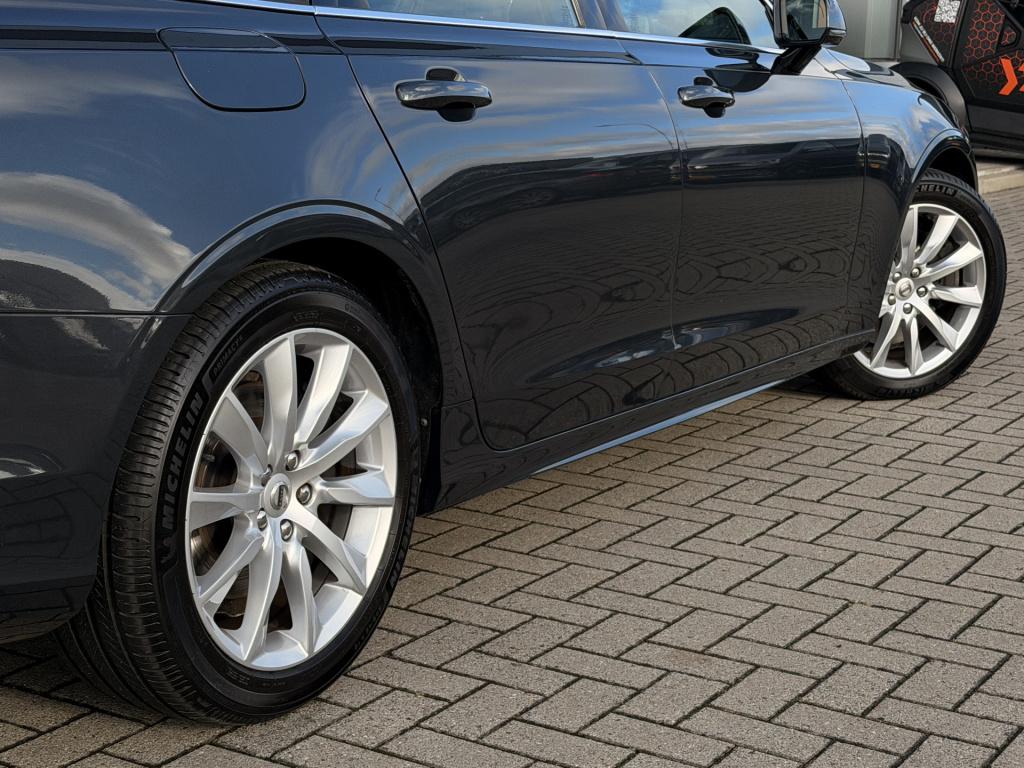 Volvo V90 2.0 t4 momentum | apple carplay | acc | elek. trekhaak | stoel/st