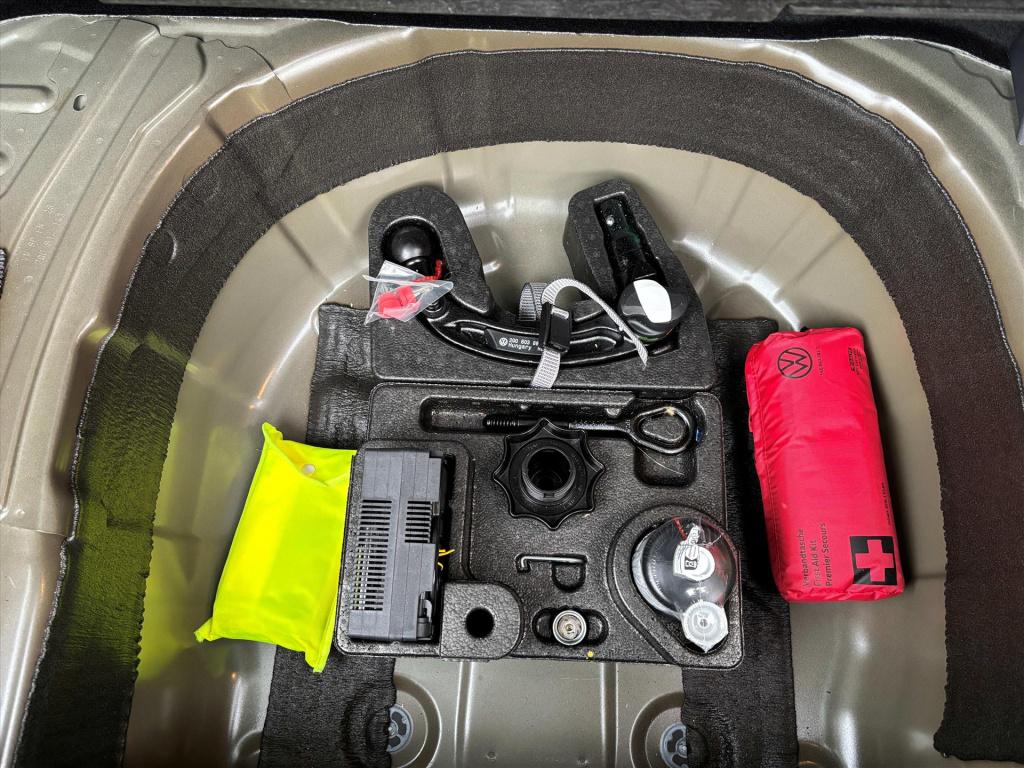 Volkswagen T-cross 1.5 tsi 150pk dsg-7 r-line| trekhaak|navi| led strip| ri