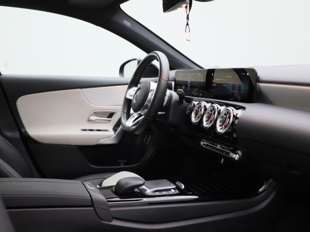 Mercedes-Benz A-Klasse 250 premium | automaat | panorama dak | virtual cock