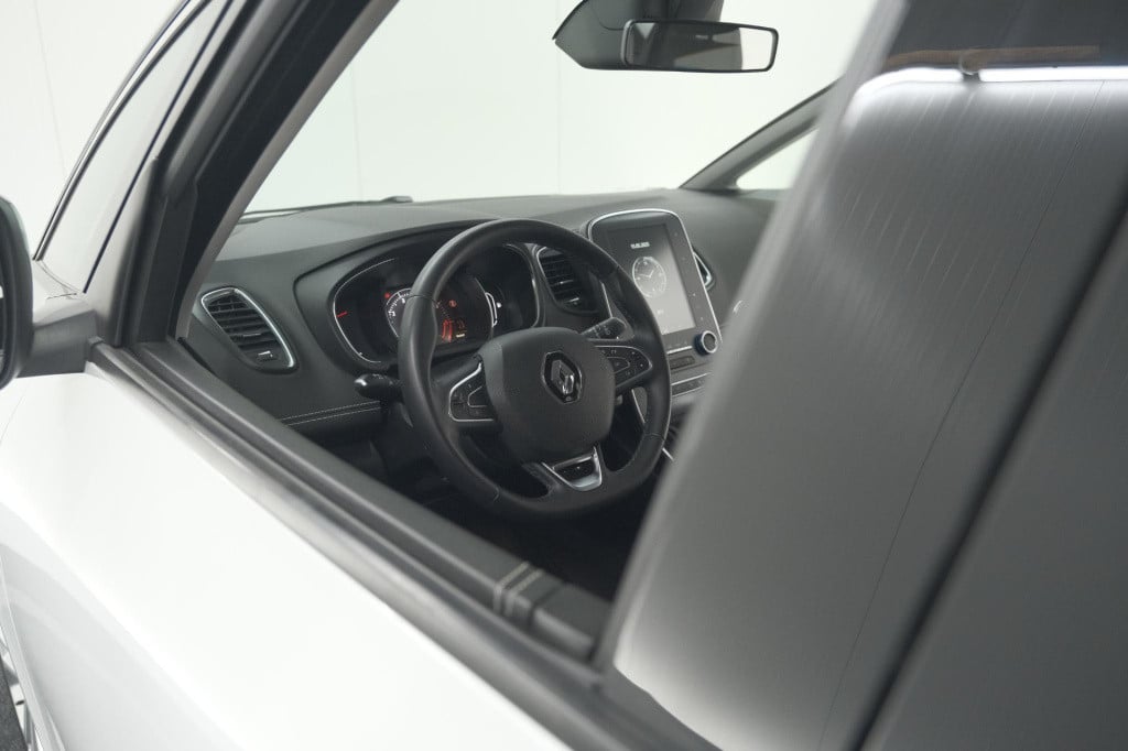 Renault Scenic tce 140 bose | trekhaak | camera | dodehoekdetectie | naviga