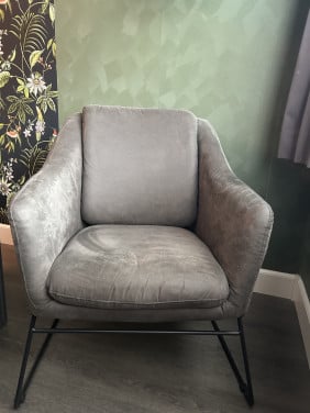 Grijze fauteuil