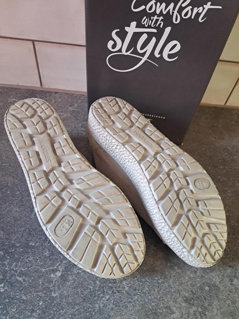 Hartjes 39 breedtemaat H Sneakers goede staat Beige