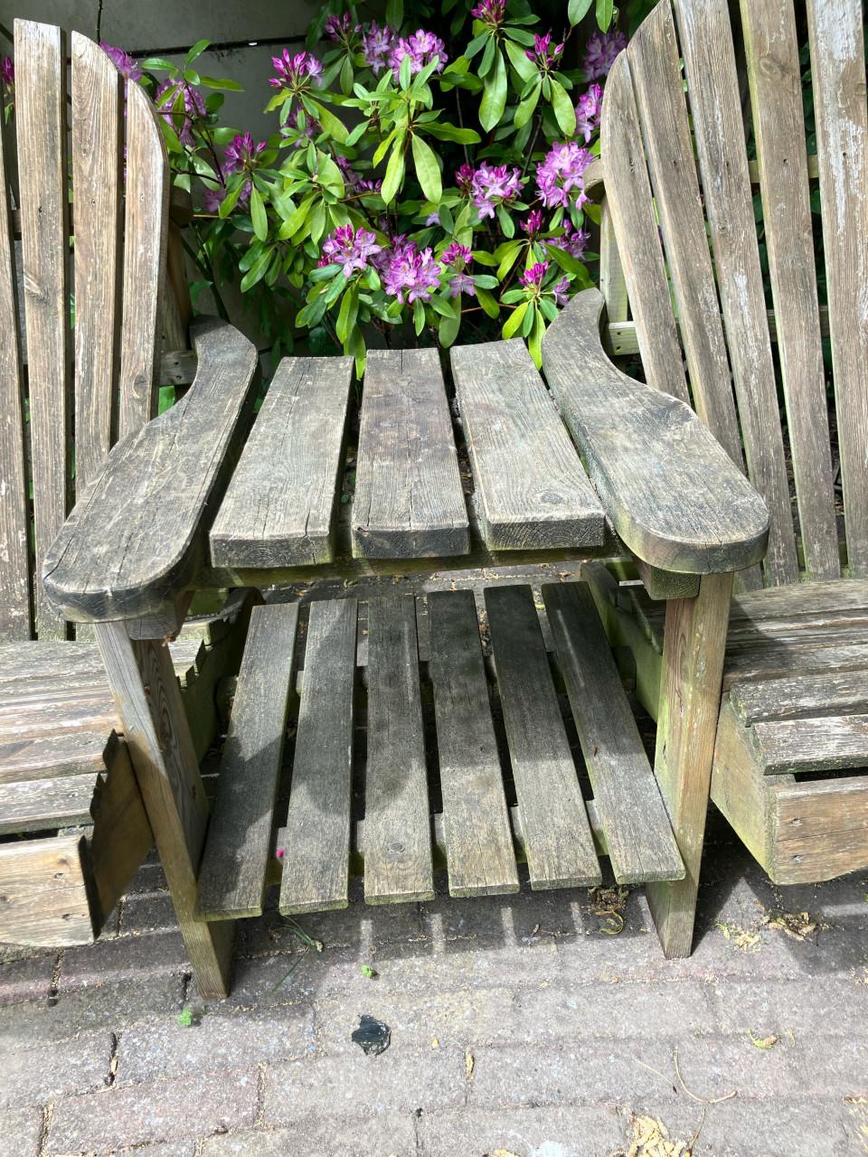 Adirondack tuinset met 2 stoelen en tafel - gebruikte staat
