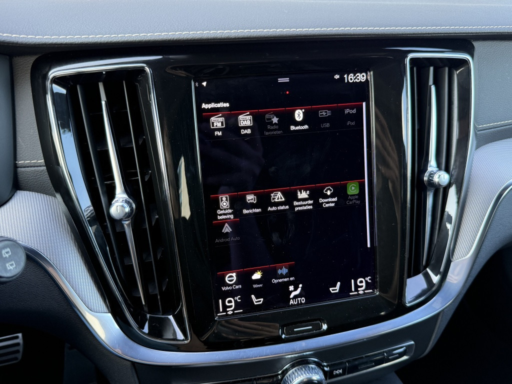 Volvo V60 v60 t6 340pk r-design| panodak| adap.cruise| 360camera| hud| key