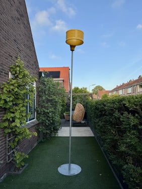 Verstelbare korfbalpaal met gele mand