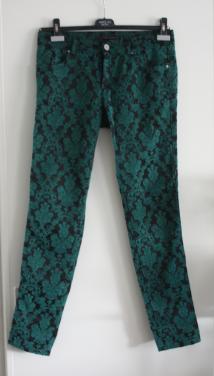 Zwart met groene kant patroon broek maat 38