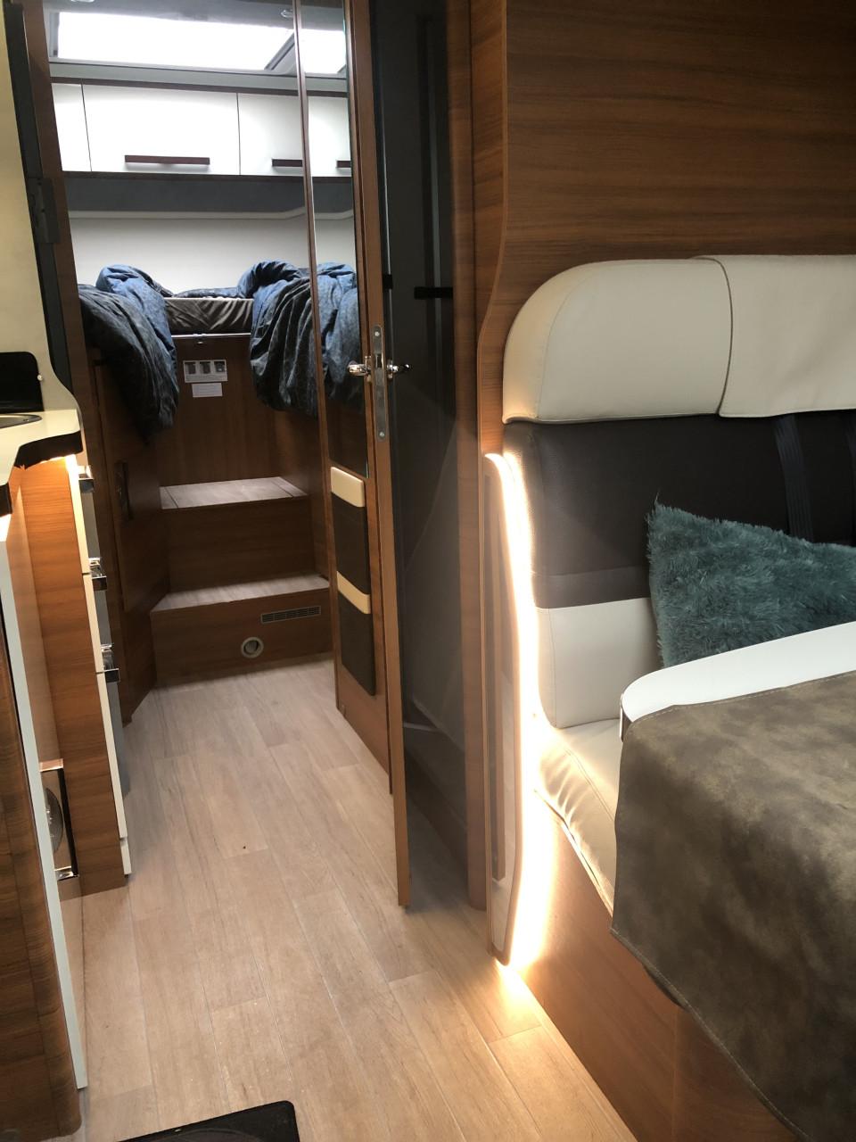 Camper elnagh baron 565 lengtebedden