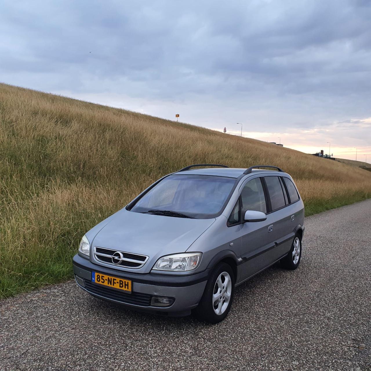 Opel Zafira 1.8-16V Elegance