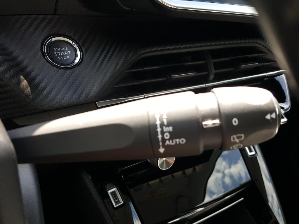 Peugeot 208 allure 1.2 pt-100pk navigatie | 3d-cockpit | apple carplay&andr