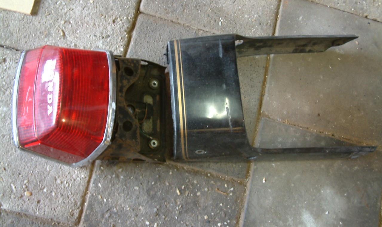 Tellerset cb  achterspatbord met knipper bollen en achterlicht  nieuw zadel