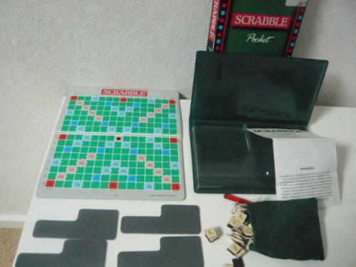 SCRABBLE POCKET MET MAGNEET LETTERS