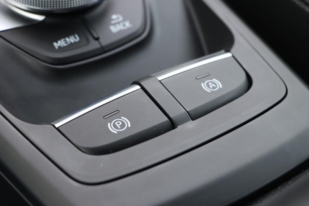 Audi Q2 30 tfsi s-line edition 110pk