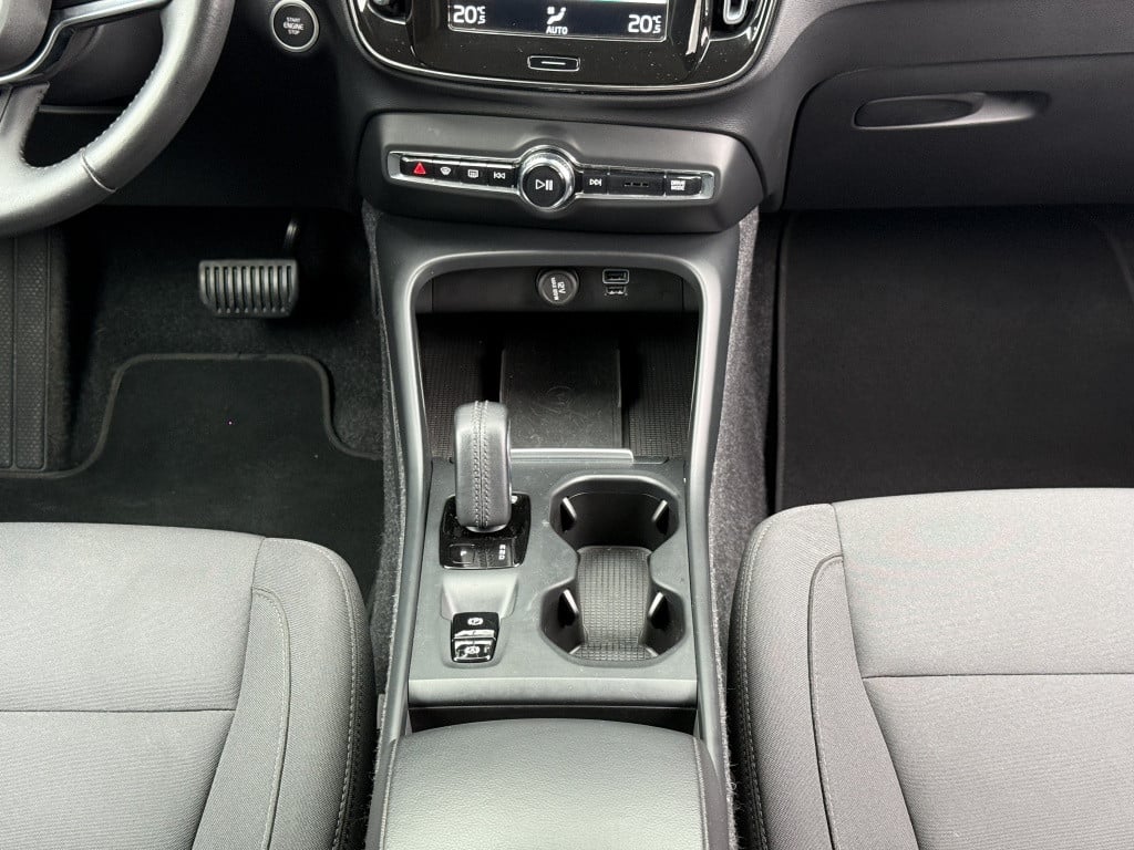 Volvo XC40 t5 262pk recharge business pro| navi| keyless| led| getint glas|