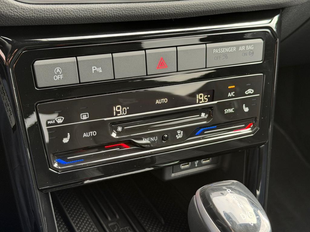 Volkswagen T-cross 1.5 tsi 150pk dsg r-line | camera | trekhaak | navi | iq