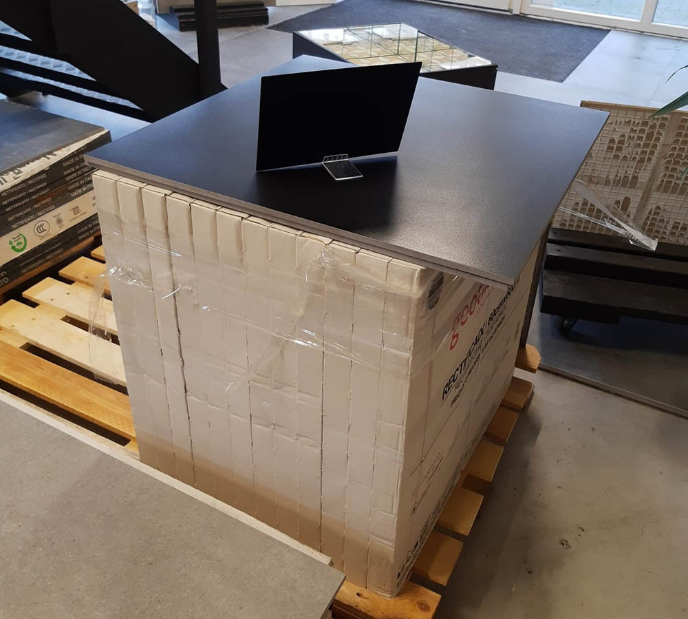 3030-273 Effen mat zwarte tegels 60x60 cm, van € 59,95 voor