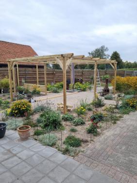 Tuinaanleg • Onderhoud • Bestrating • Schuttingen