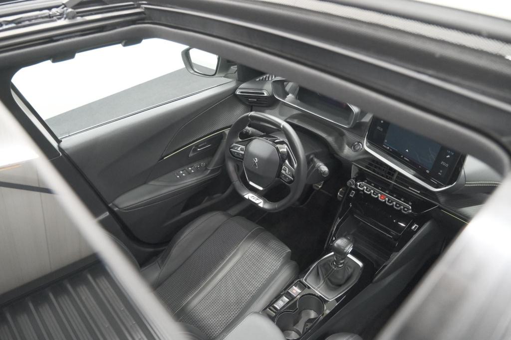 Peugeot 2008 puretech 130 gt | elektrisch panoramadak | camera | dodehoekde