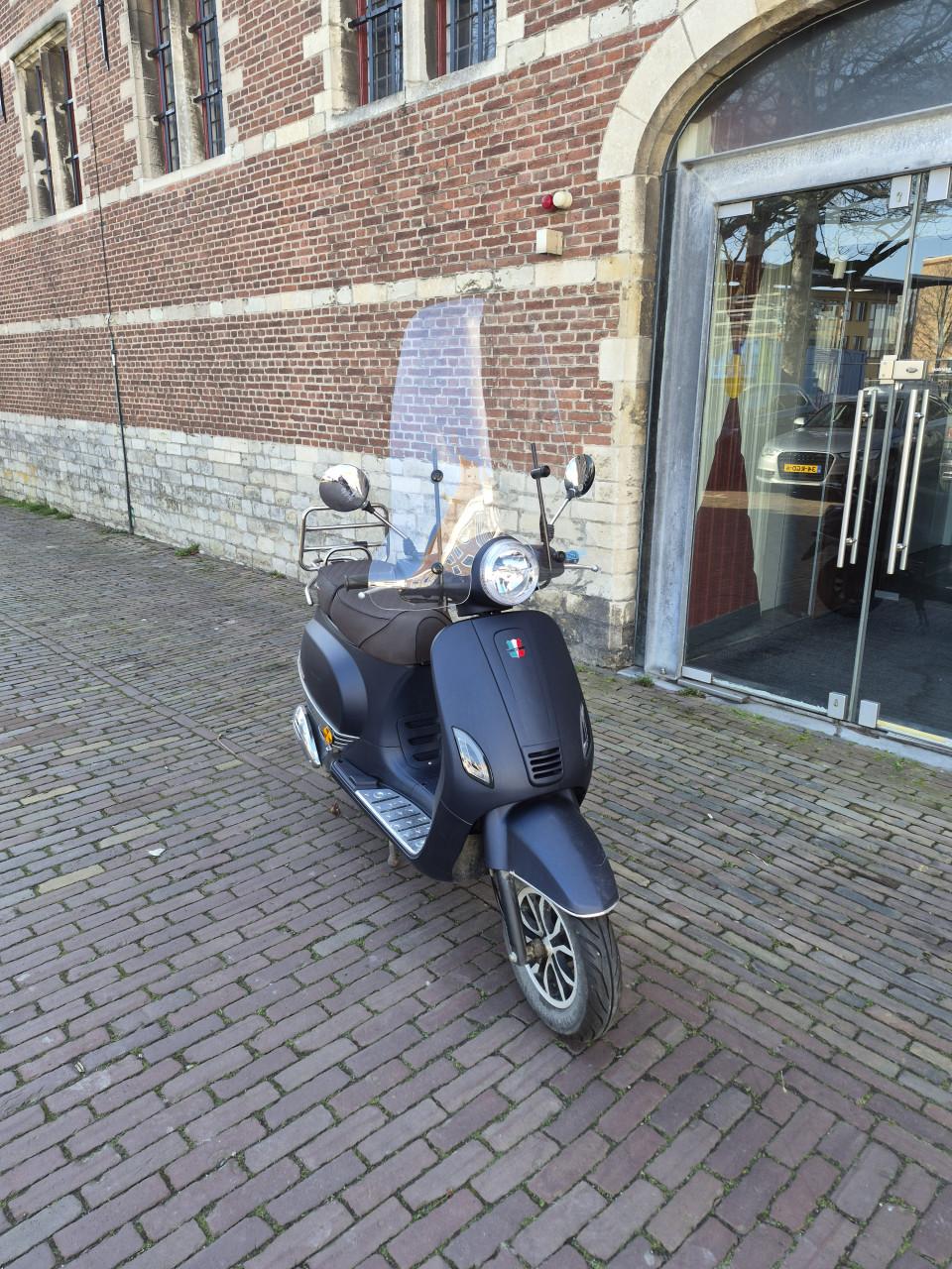 Leuke beginners scooter GTS Toscane Exclusieve 1,5 jr oud