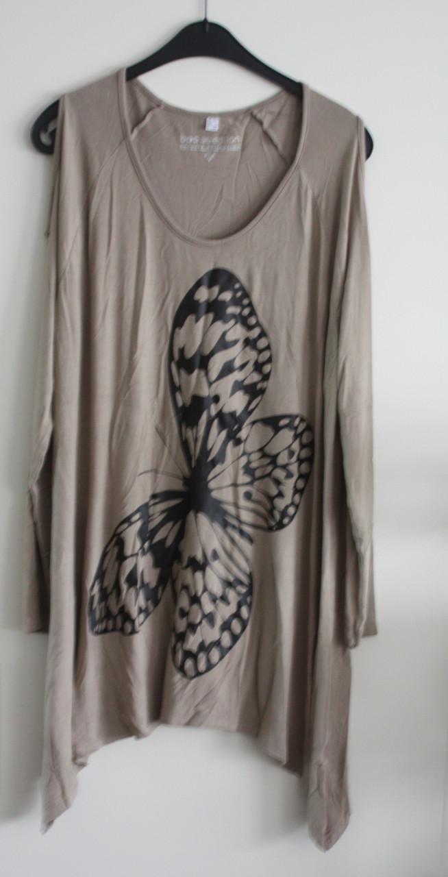 Beige truitje met vlinder print maat 44-46