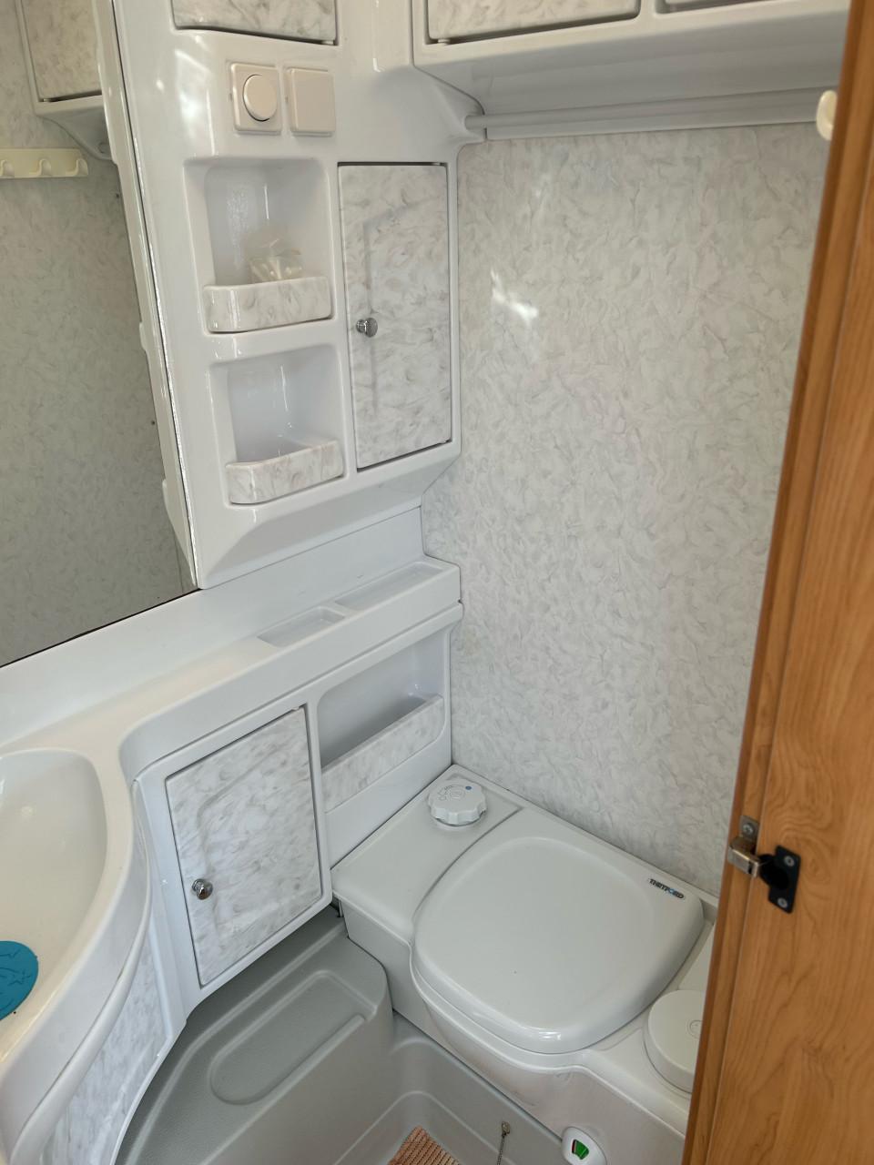 Hobby Excellent Easy Caravan met Voortent, luifel en Mover