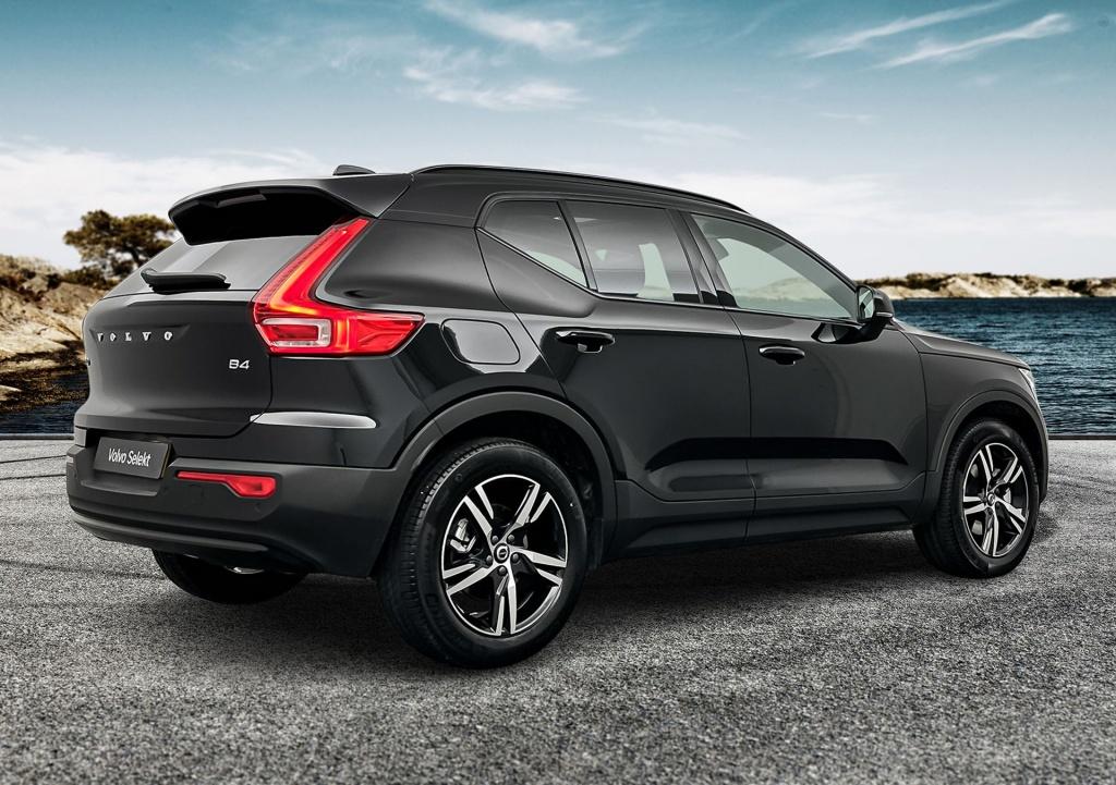 Volvo XC40 b4 197pk plus dark| camera| trekhaak| adap.cruise| h&k audio| pa