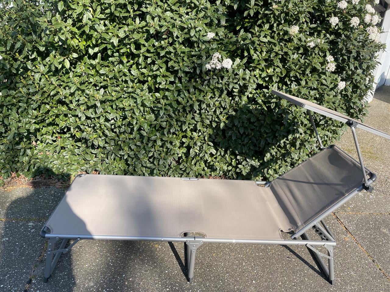 2 aluminium ligstoelen  1x gebruikt