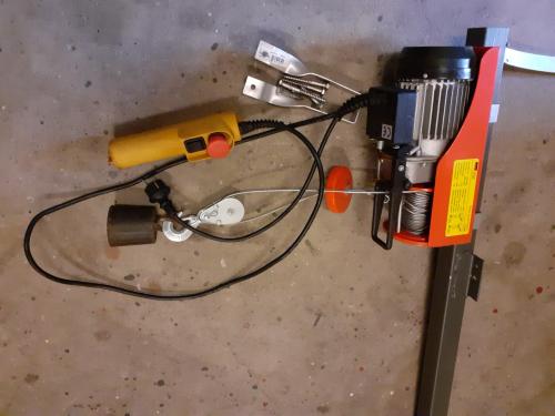 Takel elektrisch t.m. 250 kg.