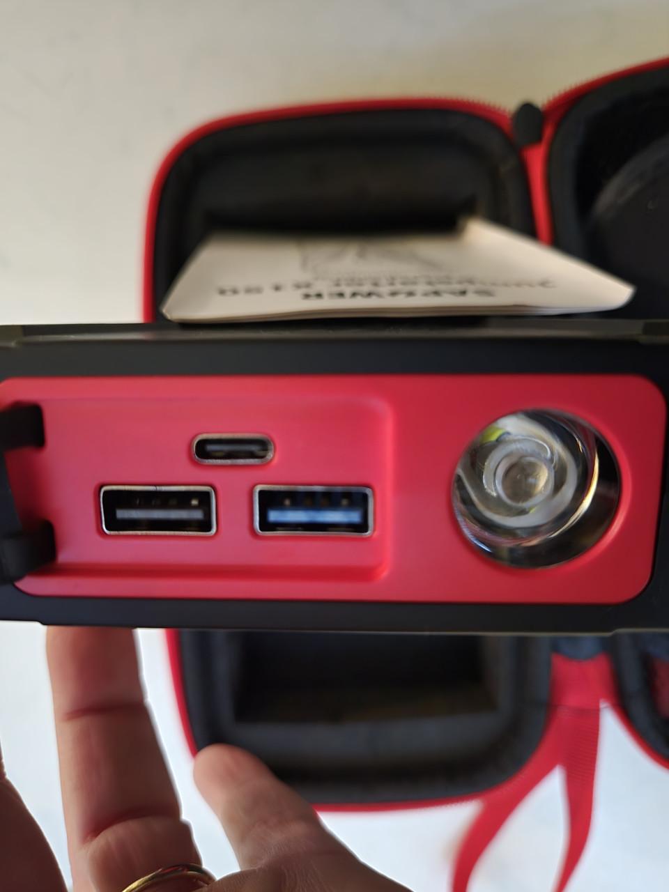 SAPOWER JumpStarter X150 is een draagbare noodstartbooster en powerbank