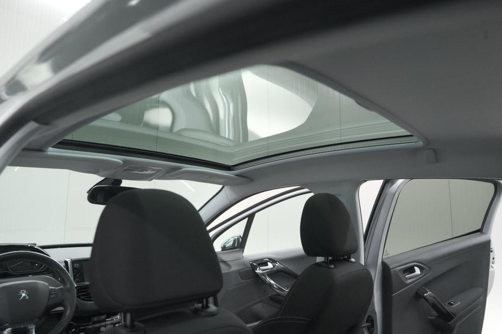 Peugeot 208 puretech 100 eat6 allure | panoramadak | camera | navigatie