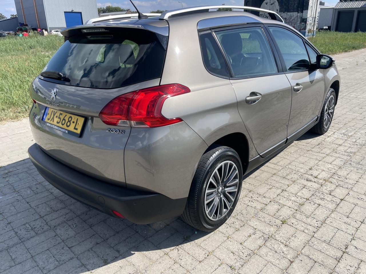 Peugeot 2008 1.2 pure tech blue lion