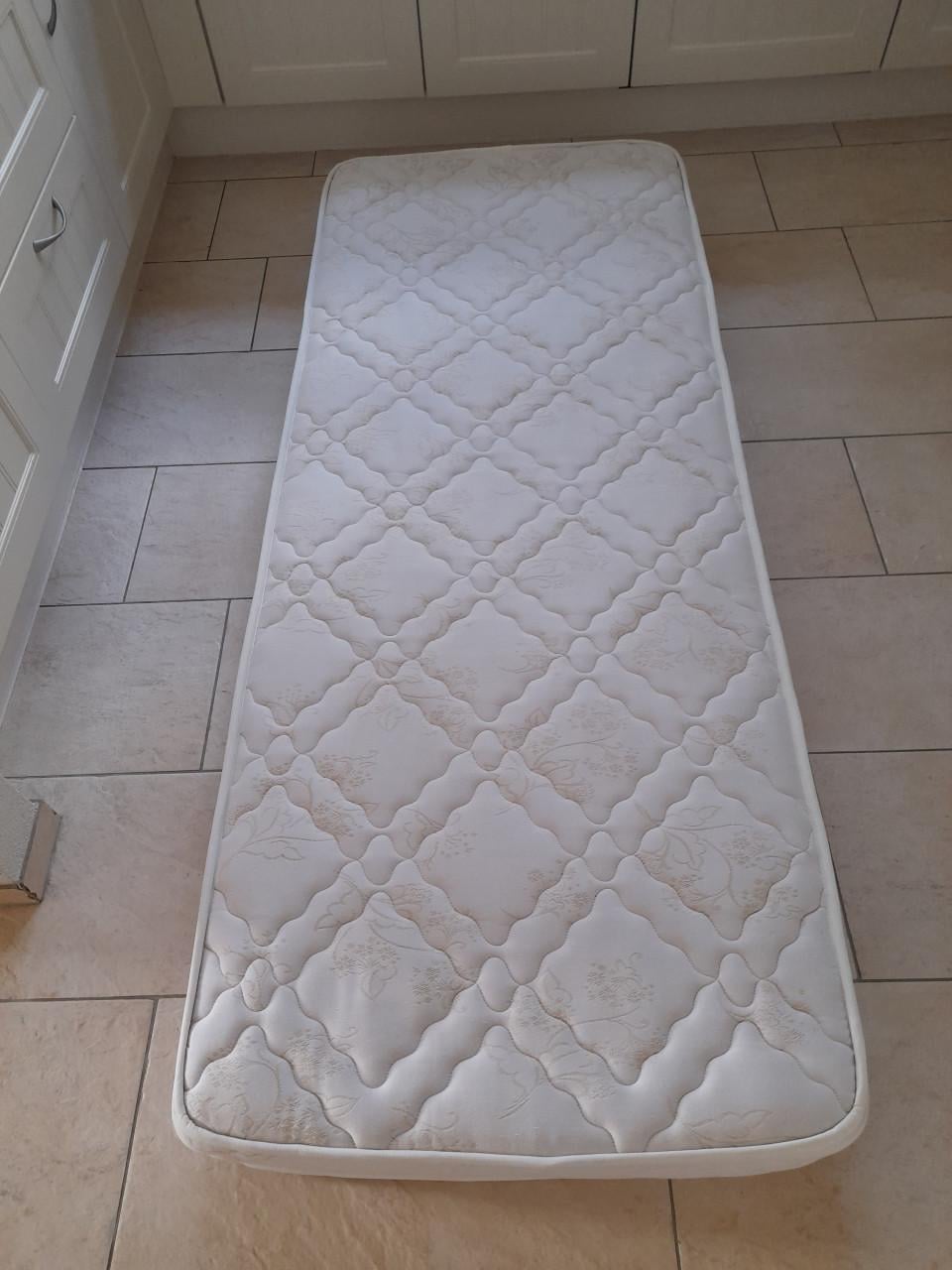 Net matras 80 x 200 x 17 (in goede nette staat )