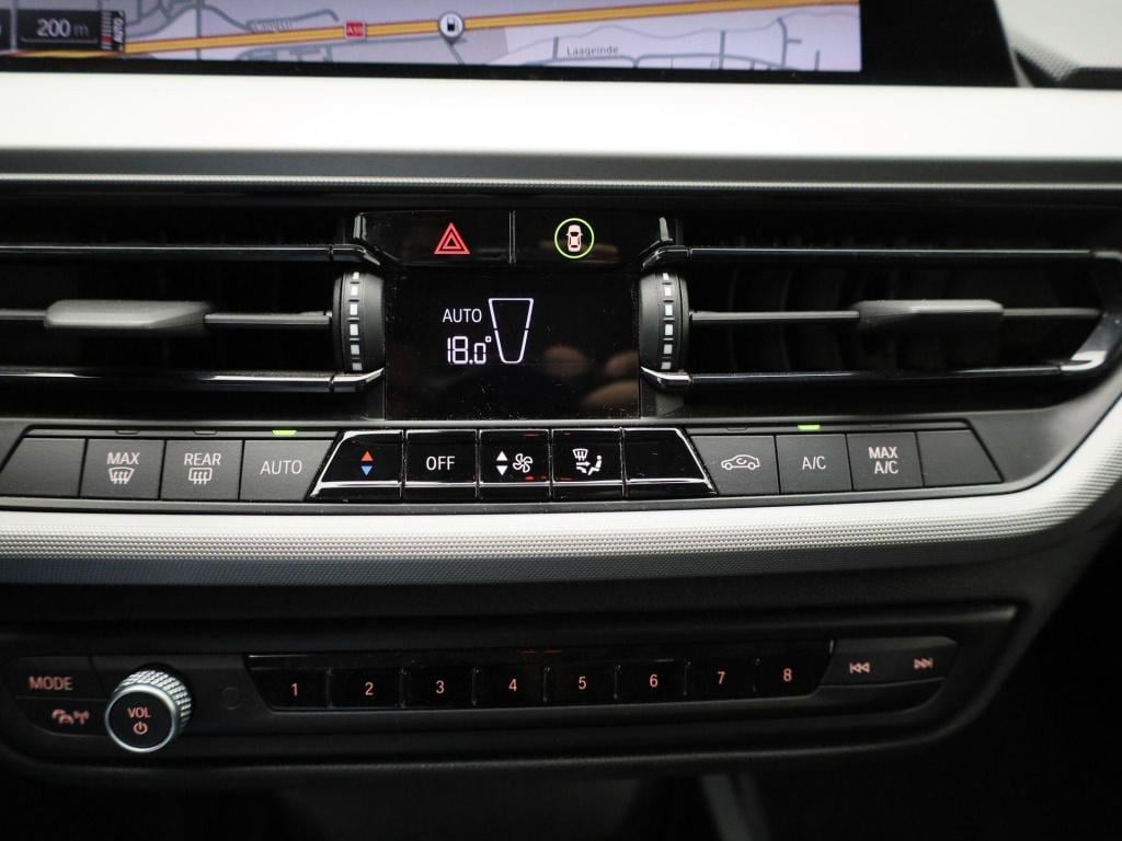 BMW 1 Serie 118i business edition | automaat | apple carplay / android auto