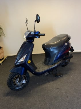 SP MODEL SCOOTER NU 395,= RIJKLAAR